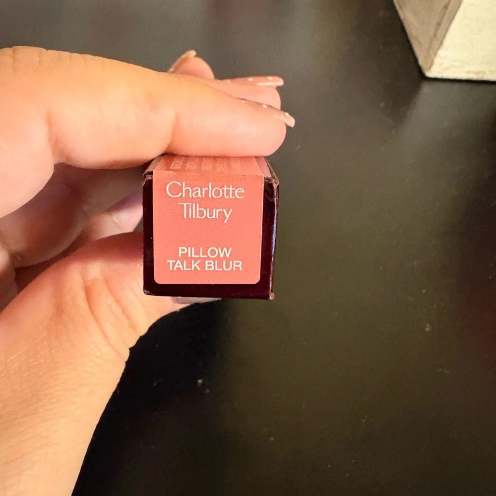 Charlotte Tilbury Airbrush Flawless Lip Blur Lipstick - Color Pillowtalk Blur